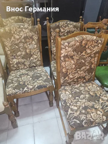 Трапезни столове 4 броя.