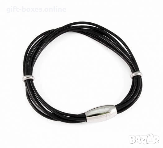 Стилна кожена гривна със стоманени елементи