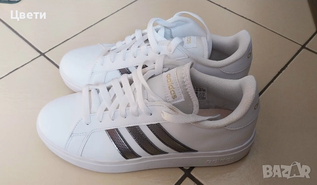 Дамски спортни обувки adidas, снимка 2 - Кецове - 53934347