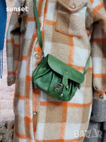 мини зелена чантичка през рамо Естествена кожа 
