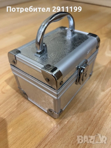 Малък алуминиев куфар, снимка 3 - Куфари с инструменти - 54247221