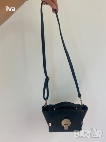 Дамска черна чанта със златисти кантове, снимка 3 - Чанти - 37529334