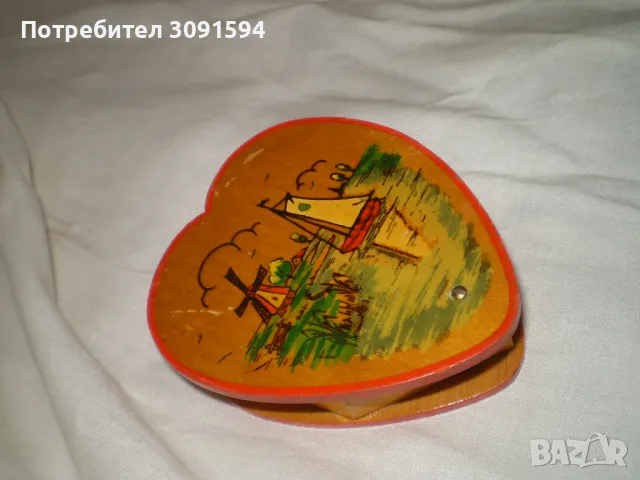 Винтидж ръчно рисувана дървена кутия във форма на сърце