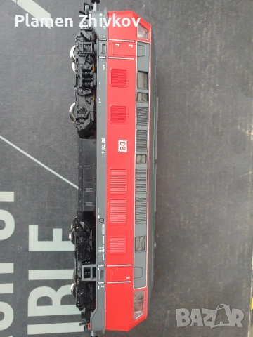 Два дизелови локомотива на Дойче бан . Единият е перфектен Другият няма буфери, снимка 2 - Антикварни и старинни предмети - 53005605