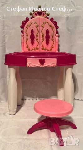 Детска тоалетка с огледало и столче