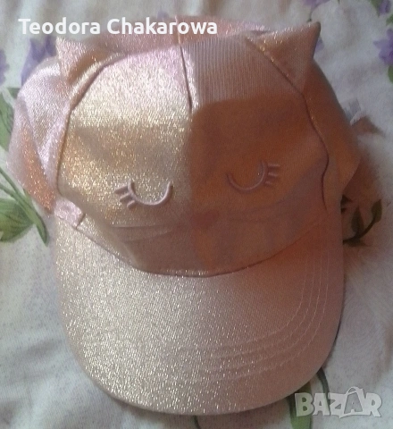 Детска шапка с козирка 