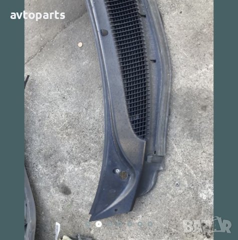 Chrysler voyager 2004година лайсна под предно стъкло, снимка 2 - Части - 40397246