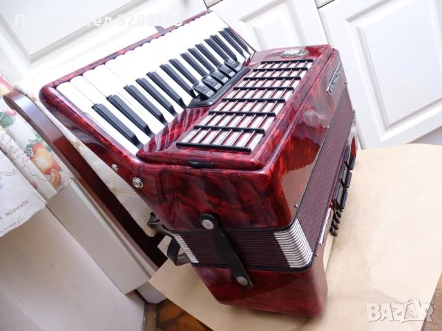 Акордеон Велтмайстер Стела 60 баса, снимка 3 - Акордеони - 50695868
