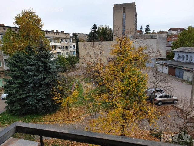 Продавам тристаен апартамент идеален център Разград