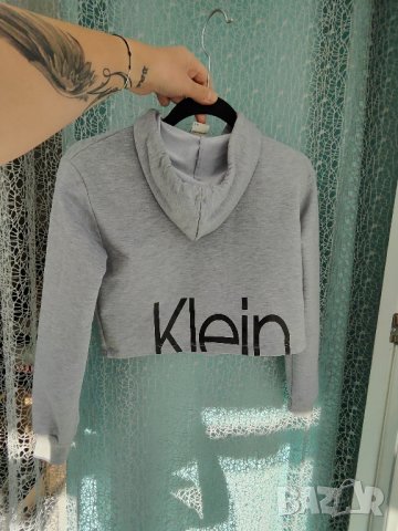 Намален Calvin Klein дамски кроп топ М/Л размер, снимка 3 - Корсети, бюстиета, топове - 42574670