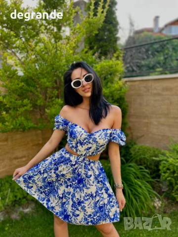 Синя рокля с прекрасно бюстие