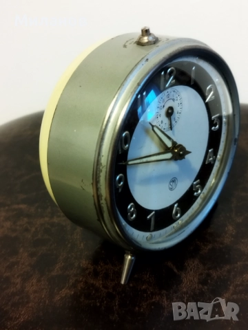 Стар механичен будилник, настолен часовникн часовник, снимка 7 - Антикварни и старинни предмети - 51993957