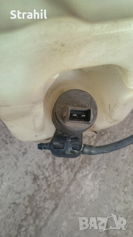 Оригинален резервоар за чистачка на предното стъкло от Fiat 500 51787578, снимка 4 - Части - 52881813