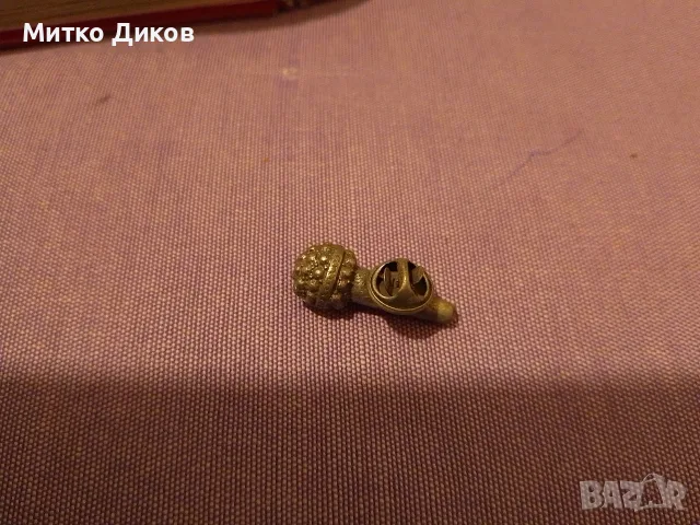 значка с винт за музиканти микрофон винтидж може и да е сребърна