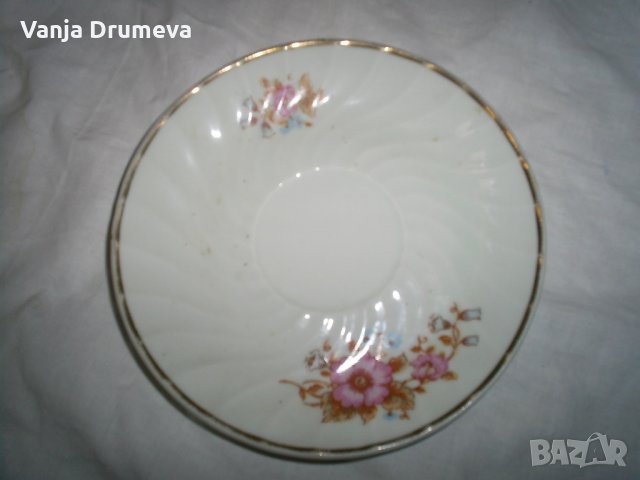 комплект чаши и чинии от стар бг порцелан със златен кант, снимка 5 - Сервизи - 34089363