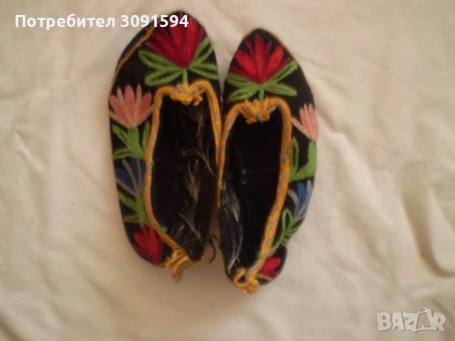 Бродирани Детски терлици от народна носия, снимка 1 - Антикварни и старинни предмети - 39523753