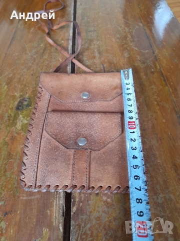 Стара кожена чантичка за врат, снимка 3 - Други ценни предмети - 52084574