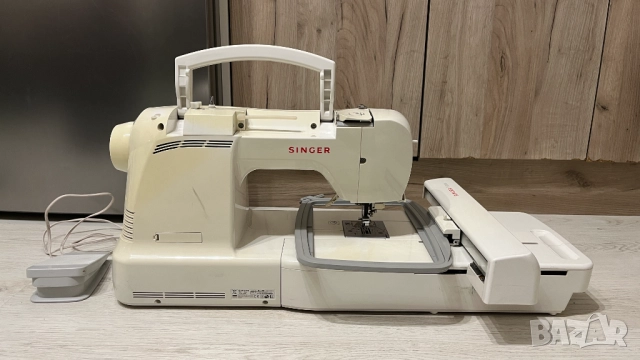Шевна машина Singer Futura XL-550, снимка 2 - Шевни машини - 52031467