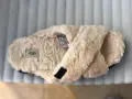 Дамски чехли Ugg в бежов цвят, снимка 1