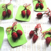 Мартенички ягодки ръчна изработка, снимка 2 - Декорация за дома - 35441175