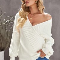 Дамски пуловер в бяло, снимка 1 - Блузи с дълъг ръкав и пуловери - 42781565