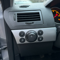 Лайсни за табло Opel Astra H 2010 година - над жабка и ключ за фарове, снимка 2 - Части - 44569165