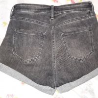 Дамски къси дънки H&M, снимка 3 - Къси панталони и бермуди - 36670565