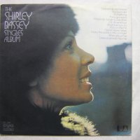 ВТА 11008 - Shirley Bassey. The Shirley Bassey Singles Album, снимка 1 - Грамофонни плочи - 37757361