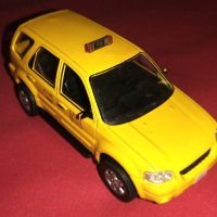 Ford Escape Hybrid - New York Taxi Amercom 1:43, снимка 6 - Колекции - 39489256