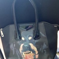 Дамска чанта с куче, снимка 1 - Чанти - 39846910