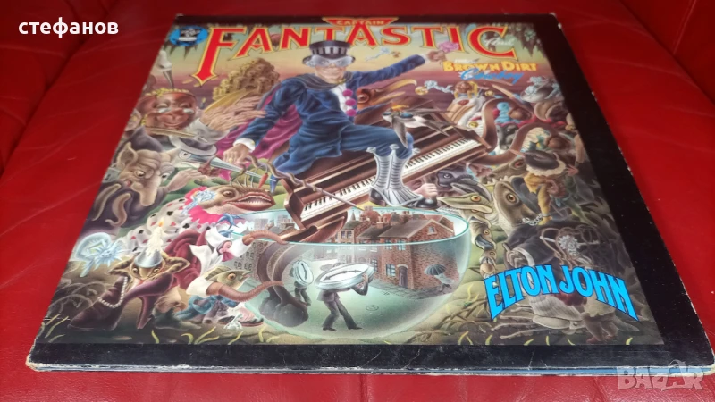 Дългосвиреща грамофонна плоча на ELTON JOHN – CAPTAIN FANTASTIC – Холандия, снимка 1