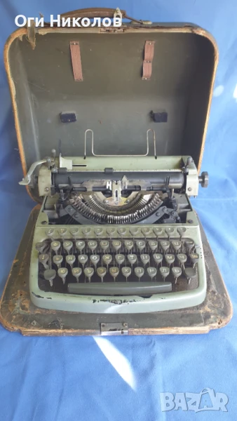Старинна пишеща машина на кирилица, снимка 1