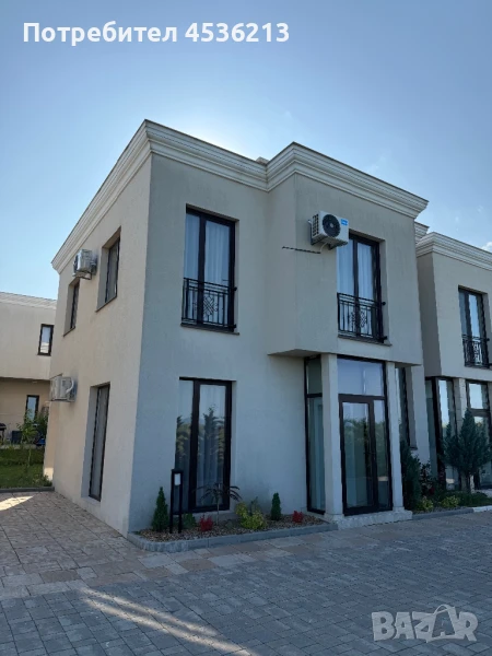 Къща под наем в затворен комплекс с басейн, на брега на морето., снимка 1