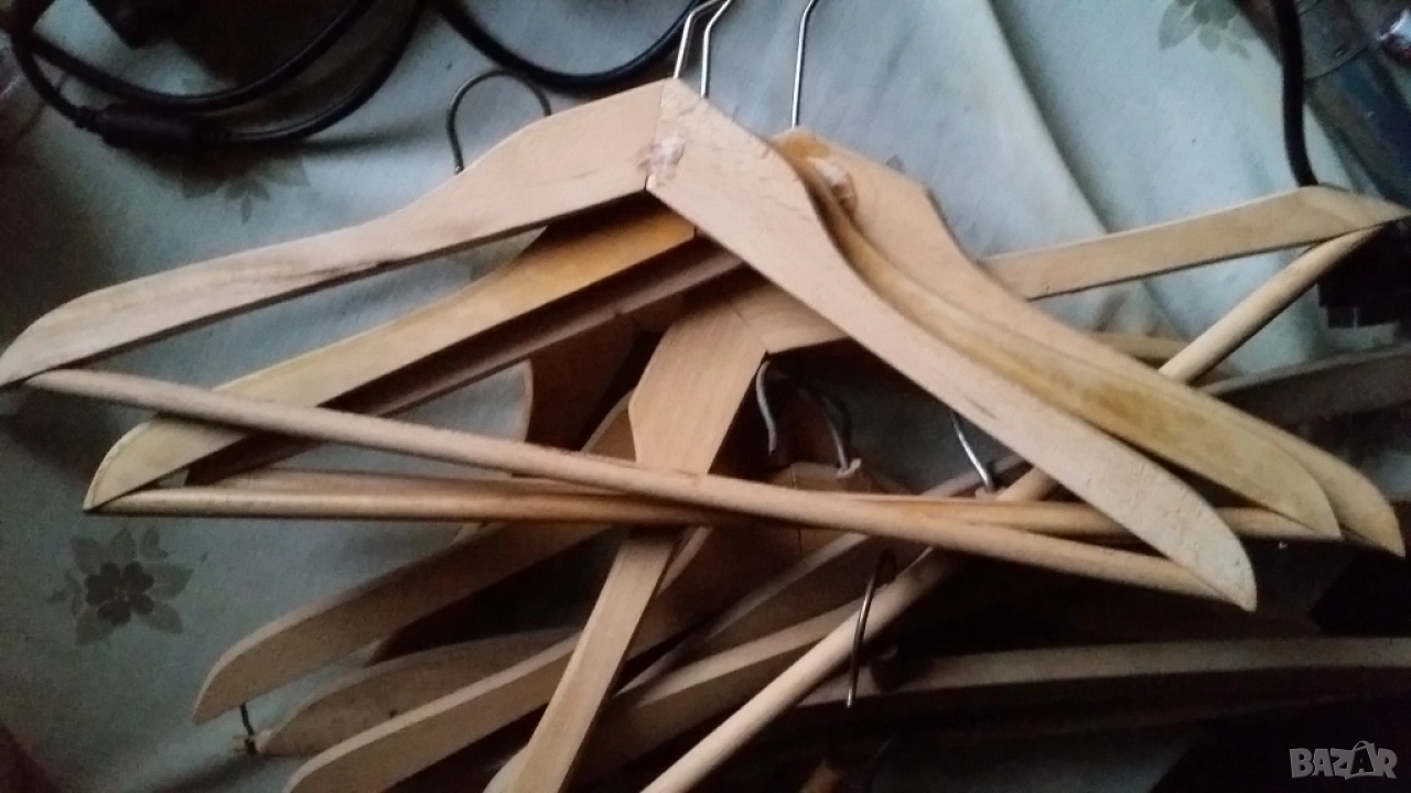 Закачалка за дрехи от дърво , снимка 1