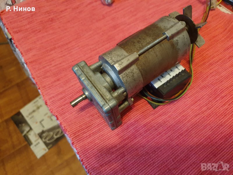 Монофазен ел.двигател/електромотор/електродвигател - с редуктор 0.120 kW 35 оборота, снимка 1