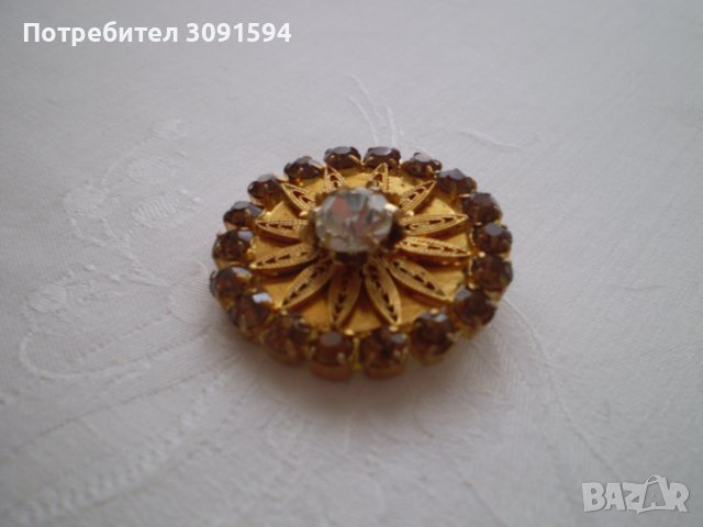 Ретро брошка жълт метал с Чешки кристал, снимка 2 - Антикварни и старинни предмети - 39449271