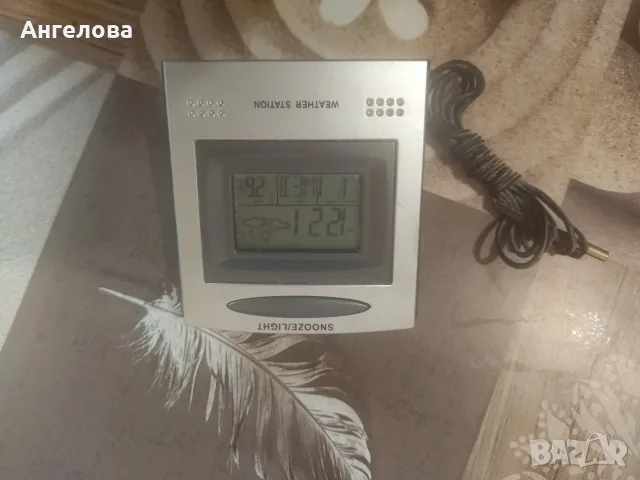 Часовник термометри