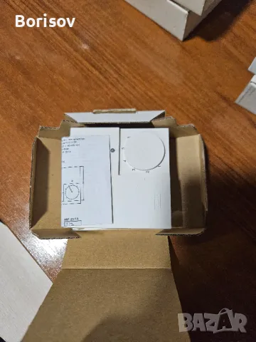 Продавам 5 броя стайни термостати за подово отопление Roth Basicline, снимка 2 - Ключове, контакти, щепсели - 48408650