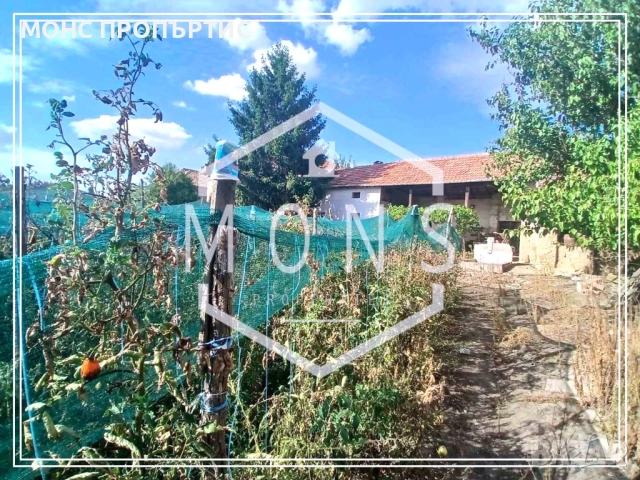 Двуетажна къща с голям двор в с. Караисен, обл. В. Търново., снимка 8 - Къщи - 51996436