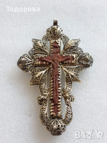 Много рядък руски филигранен кръст(сребро 84) и вграден Исус Христос изработен от чимширено дърво.