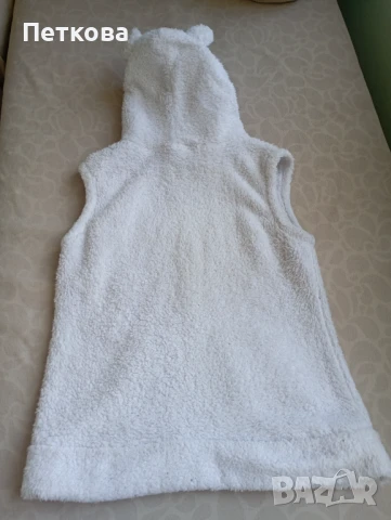 Мек пухен елек с качулка мече, снимка 2 - Елеци - 50866771