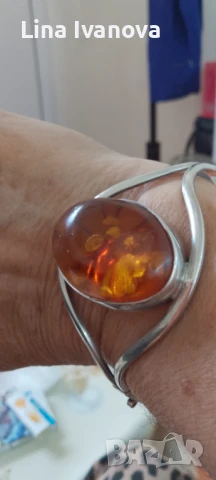 Сребърна гривна с кехлибар.