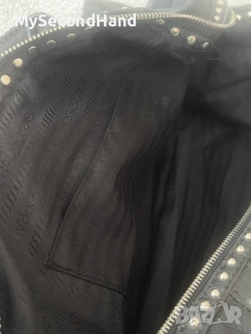 Prada оригинална кожена чанта, снимка 10 - Чанти - 56403514