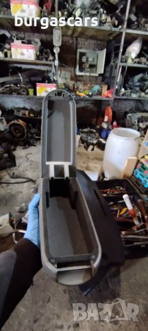 Подлакътник Vw Golf 4 - 60лв, снимка 2 - Части - 40695794