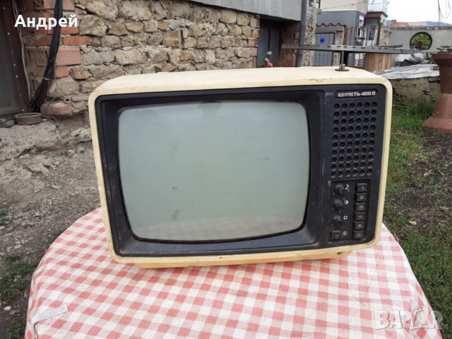 Стар телевизор Юност 406 В