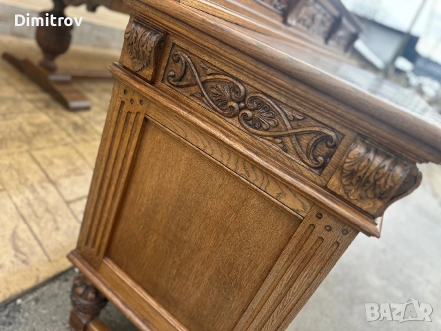 Масивна ретро креденца / бюфет с дърворезба и заключващи се чекмеджета, снимка 10 - Бюфети - 53958341