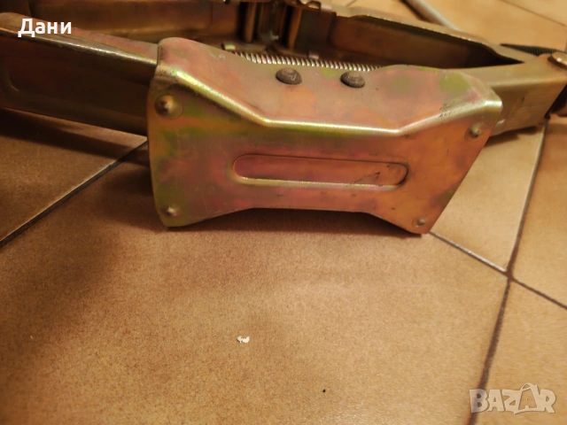 Механичен винтов крик (тип „ножица“) GEPAS, снимка 4 - Аксесоари и консумативи - 54297413