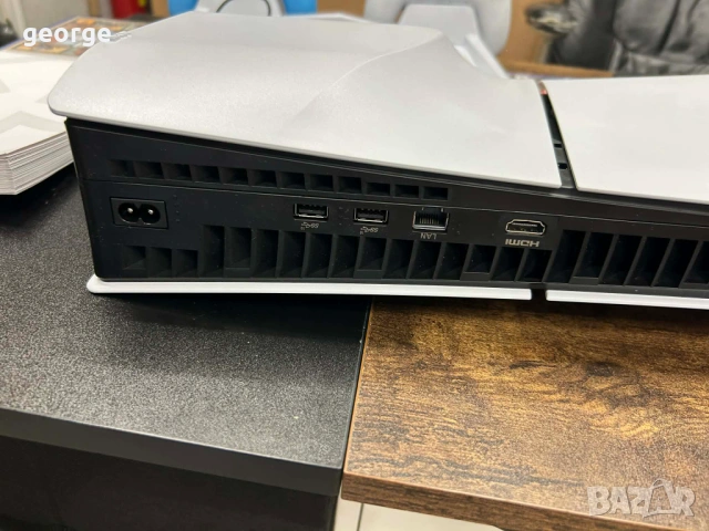 Sony Playstation 5 1TB с 2 джойстика, зарядна станция, 2 игри и всички кабели., снимка 3 - PlayStation конзоли - 54269377