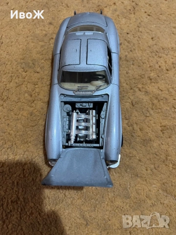 Количка burago mercedes 300 sl 1/24, снимка 4 - Колекции - 53328240
