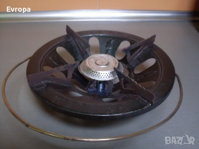 Котлон за туристическа газова бутилка.